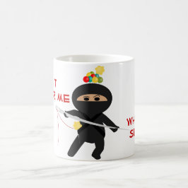 Ninja mit der nähende Nadel-Tasse Kaffeetasse