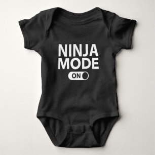 Ninja-Modus Ein Baby Strampler