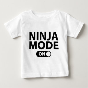 Ninja-Modus Ein Baby T-shirt