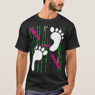 NINJA WAR HIER 1X001 ROTE MATRIX SCHWARZ VON SAMUR T-Shirt