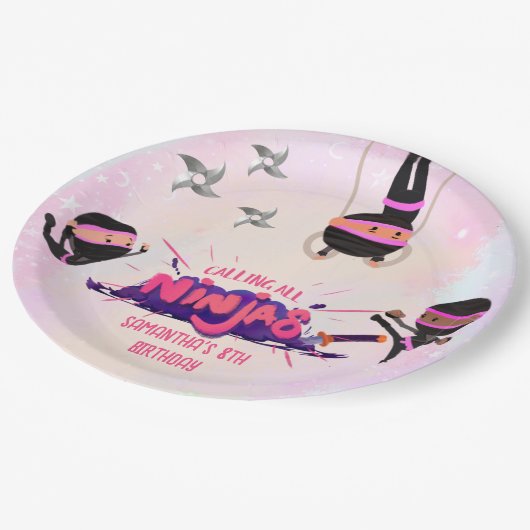 Ninja Warrior Girls Pink Pappteller (Schrägansicht)