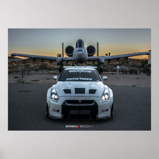 Nissan GT-R35 LibertyWalk Widebody mit Flugzeug Poster (Vorne)