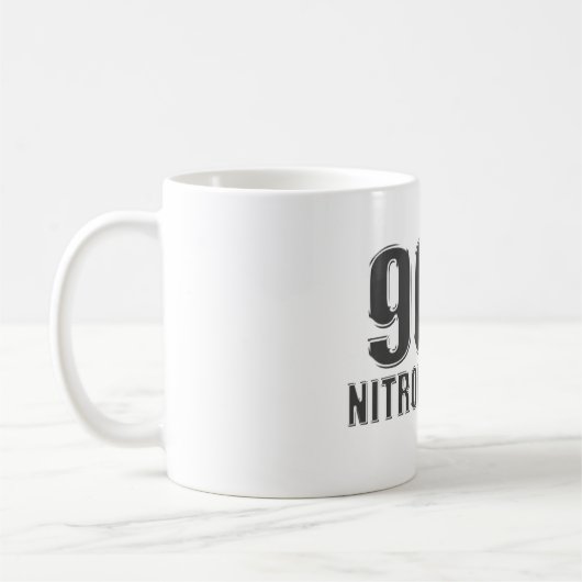 Nitromethanwiderstand, der Brennstoff läuft Kaffeetasse (Links)