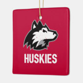 NIU-Huskies gestört Keramikornament (Links)