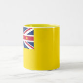 Niue Flag Zweifarbige Tasse (Mittel)