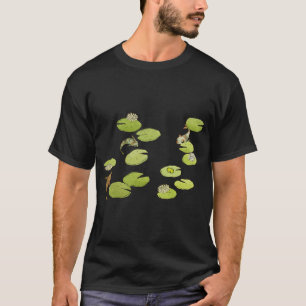 Nixe in einem Lilienteich T-Shirt