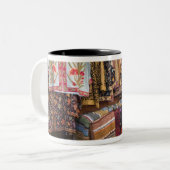 NM, New Mexico, Santa Fe, Navajo Bekleidung, Zweifarbige Tasse (Vorderseite Links)