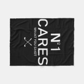 No 1 Cares What You Shot Fleecedecke (Vorderseite (Horizontal))