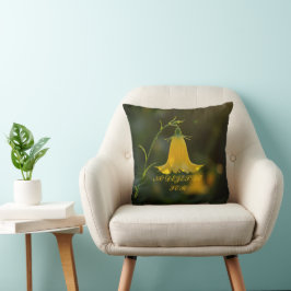 No dejes de ser / Yellow Flower Throw Pillow Kissen