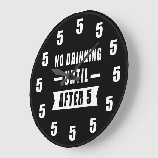No Drinking Until After 5 - Funny Clock Große Wanduhr (Winkel)