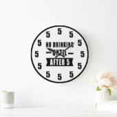 No Drinking Until After 5 - Funny Clock Große Wanduhr (Zuhause)