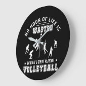 No Hour Wasted When Playing Volleyball Große Wanduhr (Winkel)