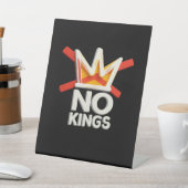 No Kings Anti Minimal Clean Design Sockelschild (In SItu)