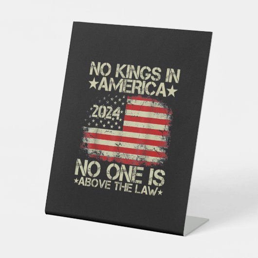 No Kings In America Minimal Clean Sockelschild (Vorderseite)