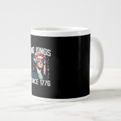 No Kings In America Patriotic Vintage Graphic Look Jumbo-Tasse (Vorderseite Rechts)
