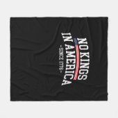 No Kings In America Since 1776 Freedom Spirit Look Fleecedecke (Vorderseite (Horizontal))