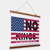 "NO kings" Wood Topped Wall Tapestry Wandteppich Mit Holzrahmen (Gewinkelt)