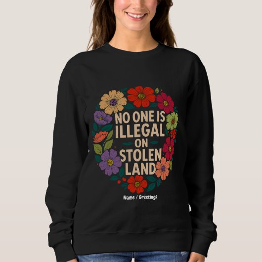 No One Is Illegal on Stolen Land Indigenous Pride Sweatshirt (Vorderseite)
