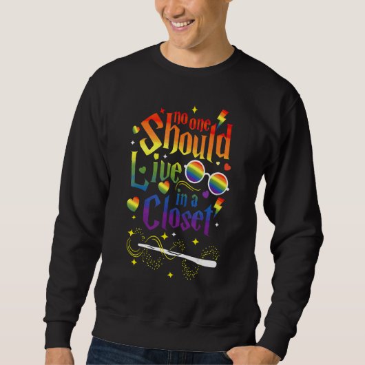 No One Should Live In A Closet LGBT Gay Pride Sweatshirt (Vorderseite)