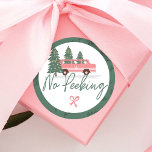 No Peeking Vintag Pink Christmas Van Runder Aufkleber<br><div class="desc">Kein Pinkeln vor Weihnachts-Sticker. Feiern Sie die magische und festliche Urlaubssaison mit unserem Weihnachtsaufenthalt auf dem Weihnachtsaufkleber. Unser Vintages Urlaubsdesign besticht durch einen niedlichen, mädchenhaften Retrovan auf einem Weihnachtsbaumhof, der einen Weihnachtsbaum ausspuckt. Die Worte fa la la sind handgeschrieben. Anpassen mit einem Familienmonogramm. Alle Illustrationen sind handgezeichnet Originalwerke von Moodthology...</div>