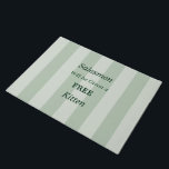 No Salesmen Free Kitten Funny Pale Green Fußmatte<br><div class="desc">Dieser lustige Doormat sagt: "Den Salesmen wird ein KOSTENLOSES Kitten verliehen", aber man kann es leicht personalisieren - vielleicht will man keine Politiker! Hintergrund ist ein blassgrüner/grauer Streifen; Text ist dunkelgrün. Ein lustiges Geschenk für eine Hochzeit oder Hauswärmung. Leicht zu warten. Alle Rechte vorbehalten © 2015 Alan & Marcia Socolik....</div>