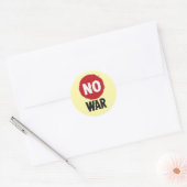 NO WAR — Weltweiter Friedensprotest Runder Aufkleber (Umschlag)