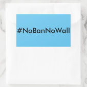 #NoBanNoWall, schwarzer Text auf blauem Aufkleber (Tasche)