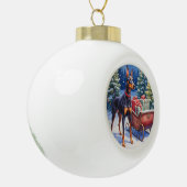 Noble Doberman Guarding Christmas Sleigh Winter Keramik Kugel-Ornament (Links)
