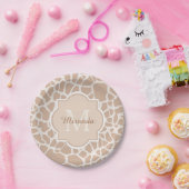 Nobles hellbraunes Giraffen-Druck-Monogramm und Pappteller (Party)