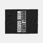 Nobody Cares Work Harder Military Motivational Fun Fleecedecke (Vorderseite (Horizontal))