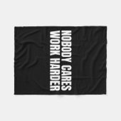 Nobody Cares Work Harder Motivational Workout Gym Fleecedecke (Vorderseite (Horizontal))