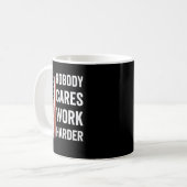 Nobody Cares Work Harder Motivational Workout Gym Kaffeetasse (Vorderseite Links)