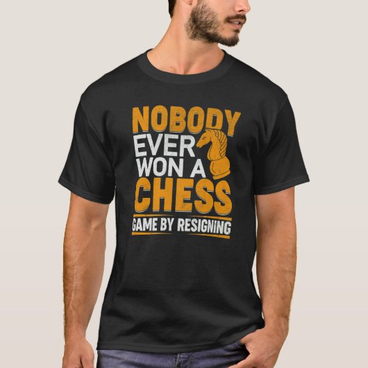 Nobody Ever Won A Chess Game By Resigning Chess Pl T-Shirt (Vorderseite)