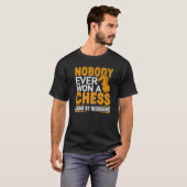 Nobody Ever Won A Chess Game By Resigning Chess Pl T-Shirt (Vorne ganz)