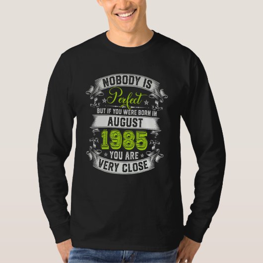Nobody Is Perfect But If You Were Born In August 1 T-Shirt (Vorderseite)