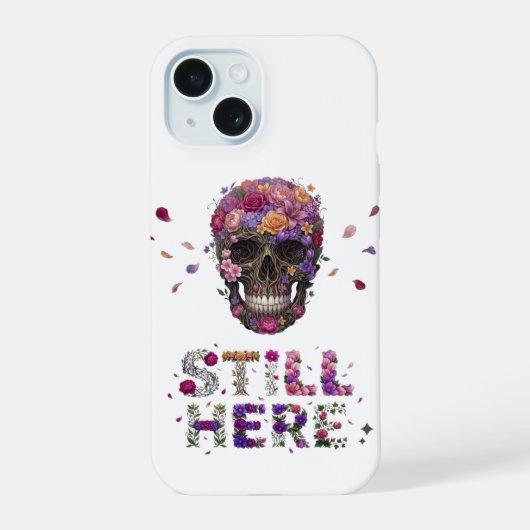 NOCH DA | Schädel mit floraler Blüte iPhone 15 Hülle (Rückseite)
