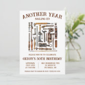 Noch ein Jahr, nagelt es! Holzbearbeitung zum Gebu Einladung (Stehend Vorderseite)