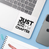 Noch ein Kapitel Funny Quote Bookworader Aufkleber (Laptop mit iPhone)