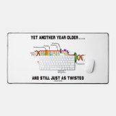 Noch ein weiteres Jahr älter, immer noch genauso v Schreibtischunterlage (Tastatur & Maus)