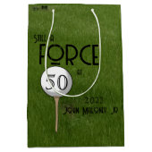Noch eine Kraft bei 50 Golf Green Custom Mittlere Geschenktüte (Vorderseite)