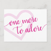 Noch eins zu Adore | Heiß rosa Herzschwangerschaft Ankündigungspostkarte (Vorderseite)