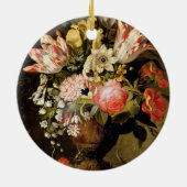 Noch Leben der Blumen in einem Vase mit einer Keramikornament (Hinten)