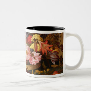 Noch Leben der Frucht und des Korbes der Blumen Zweifarbige Tasse