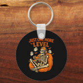 Noch mehr Level Funny Gamer Skeleton Halloween Schlüsselanhänger (Vorderseite)