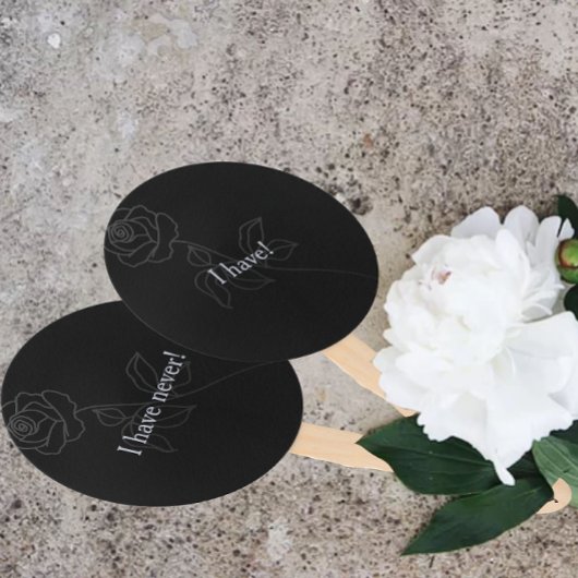 Noch nie habe ich gotisch-schwarzen Junggeselinnen Fächer