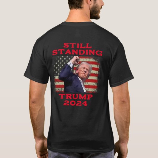 Noch Stehend - Trump 2024 T-Shirt (Rückseite)