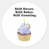 Noch süß. Immer noch nüchtern. immer noch zählen. Runder Aufkleber (Vorderseite)