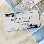Nocturnal Floral Navy Blue Wedding Just Married US Nummernschild<br><div class="desc">Nocturnal floral Wasserfarbe Pinselfarben Blume Design mit handgemalten Stielen, Reben, Blätter, Foliage. Farbenfrohe Navy Blau, Dusty Blau, Dunkles fast Schwarzes Grau, und die Hinweise auf Mauve Rosa. Mit handgezeichneten Linien, Wirblen handgeschriebenen Schriftart für Pinselstriche, farbenfrohen Pinselstrichen und eleganten Rahmen für Blumenbänder - Hochzeit nur verheiratet neu verheiratet. ~ Karo mein...</div>