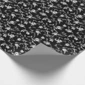 Noir Floral Vine Wrapping Paper Geschenkpapier (Ecke)
