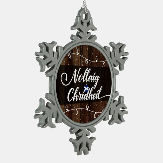 Nollaig Chridheil schottisches Gälisch-frohe Schneeflocken Zinn-Ornament (Links)